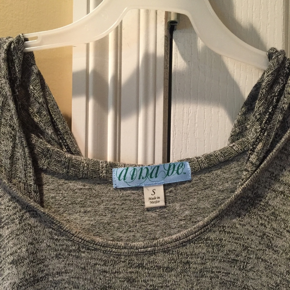 sweaters - Picture 2 of 3